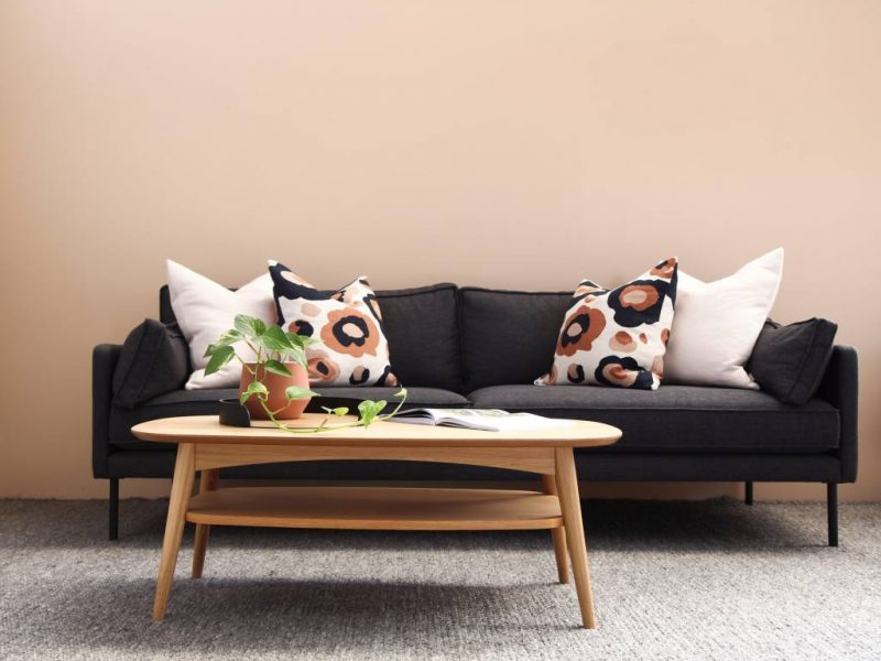 Sofa do salonu – jaki model mebla wybrać?