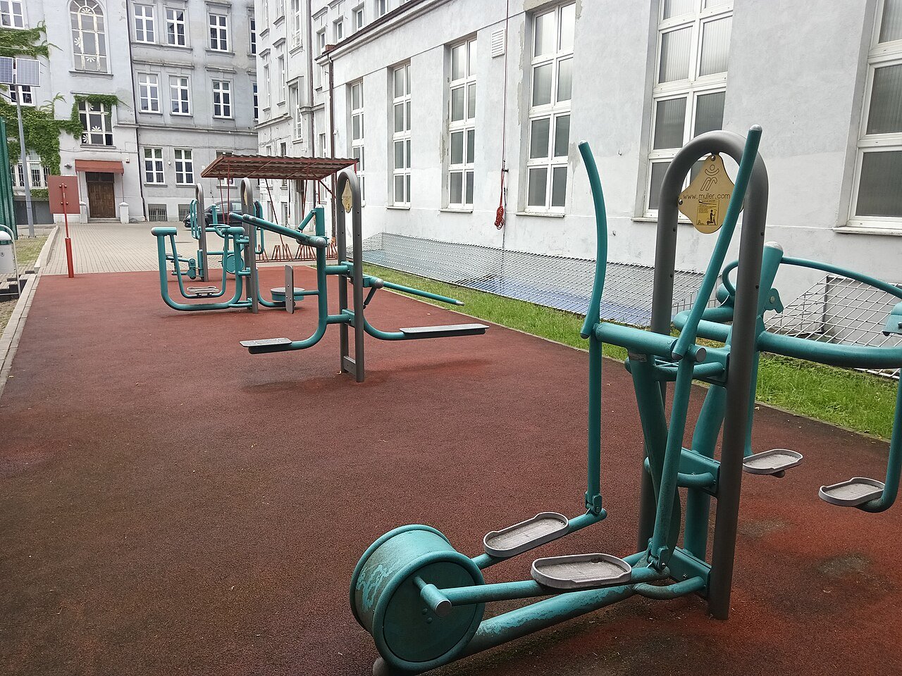 Czy kabel Ethernet można poprowadzić na zewnątrz? Lepiej nie
